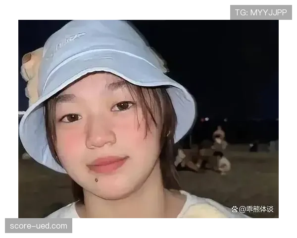 全红婵背着超大款包走进菜市场，我差点以为走错片场