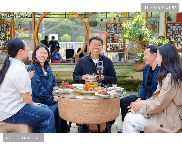 吴向东网吧蹲到了凌晨三点？这明星面子哪去了啊！