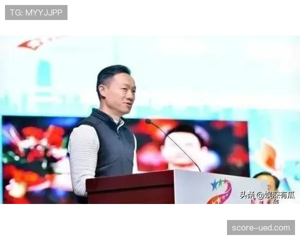 杨威领奖台上像王者,翻到他躺沙发吃外卖的那张图我真的愣住了 杨威领奖台上像王者,翻到他躺沙发吃外卖的那张图我真的愣住了