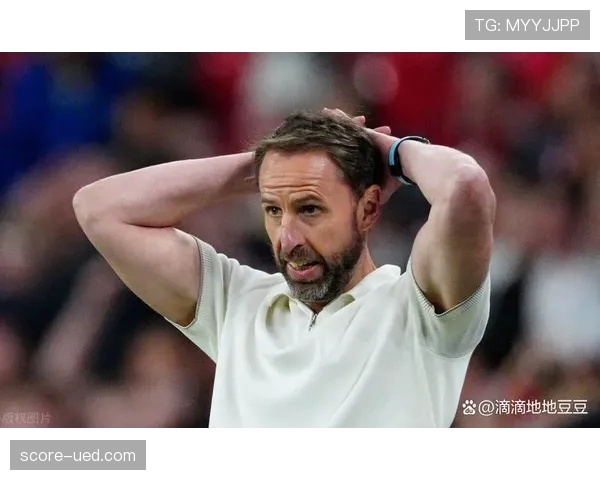 贝林厄姆背着书包去买汉堡，结账那一刻我直接怀疑人生